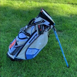 Lightweight Maxfli Golf Bag w/ Stand